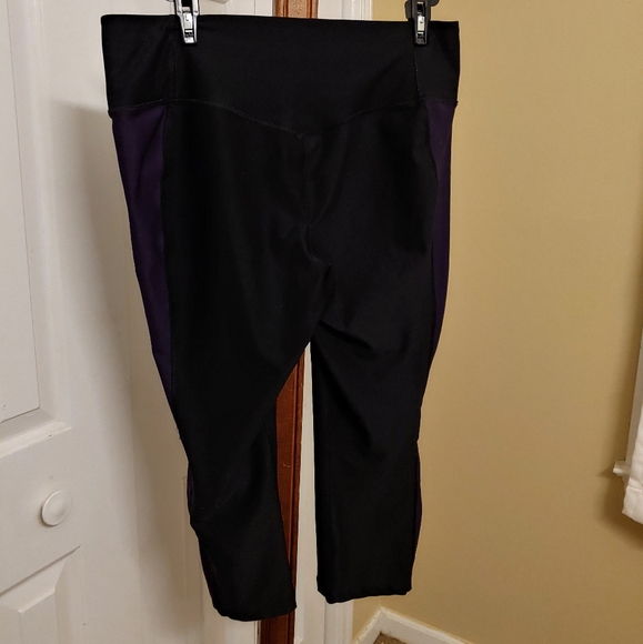 Nike Athletic Capris black purple Host Pick - Picture 4 of 4
